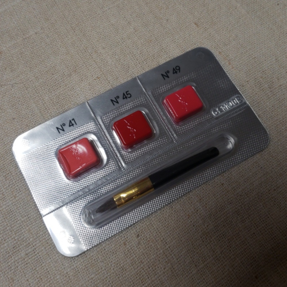 ✨3 for $10✨
Yves Saint Laurent Lip Kit Sample